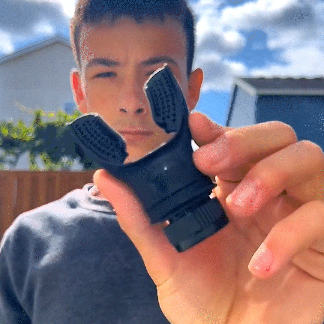 Load video: breathing trainer lung trainer